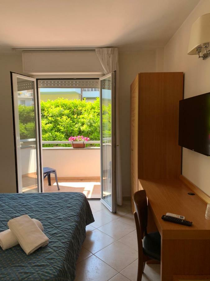 Hotel Mare Azzurro Terracina Dış mekan fotoğraf