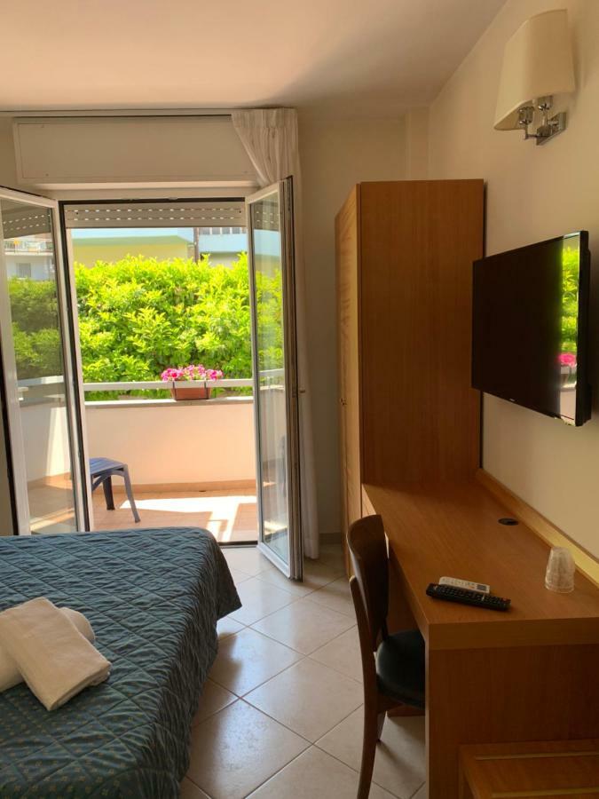 Hotel Mare Azzurro Terracina Dış mekan fotoğraf