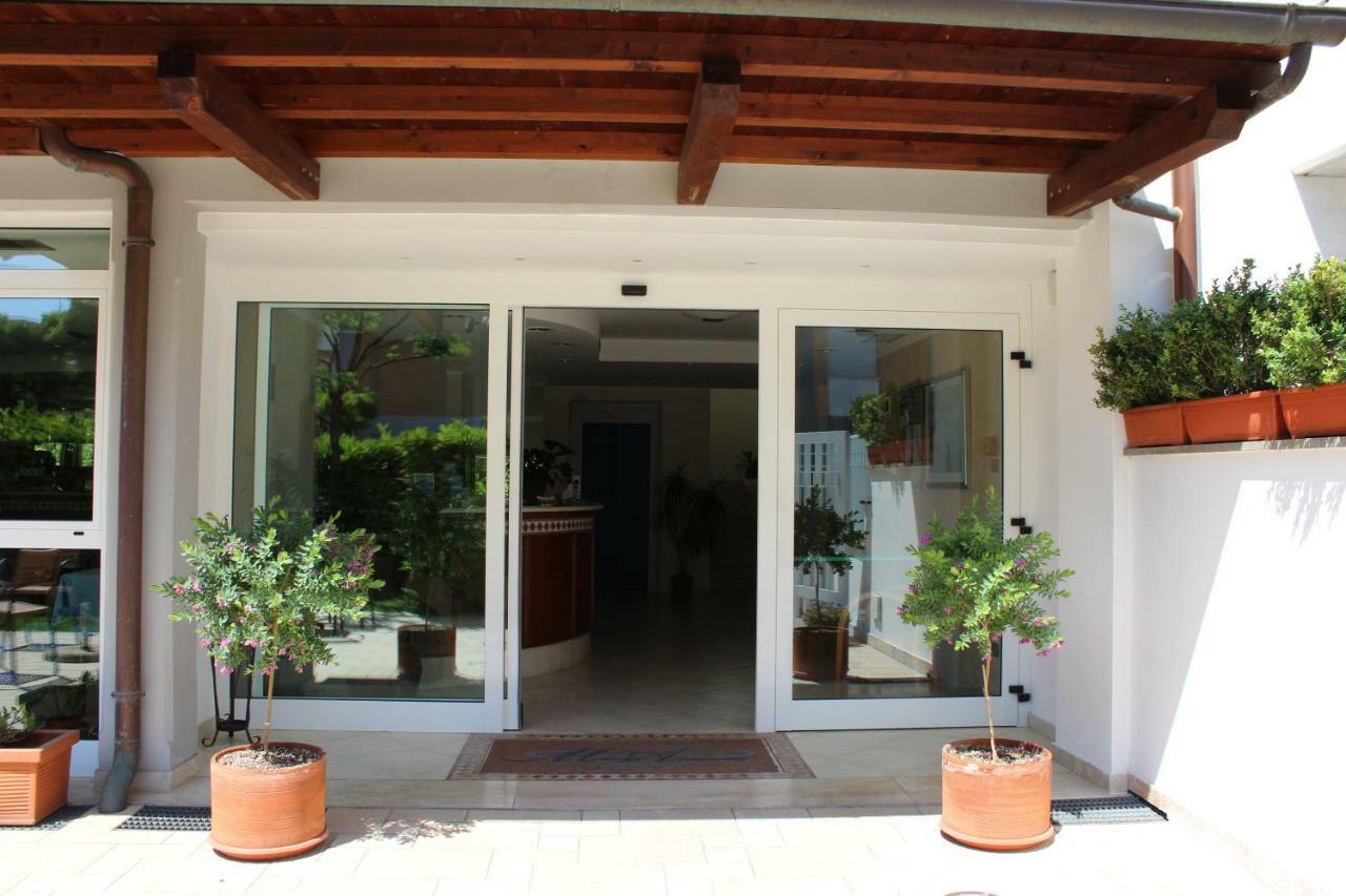 Hotel Mare Azzurro Terracina Dış mekan fotoğraf