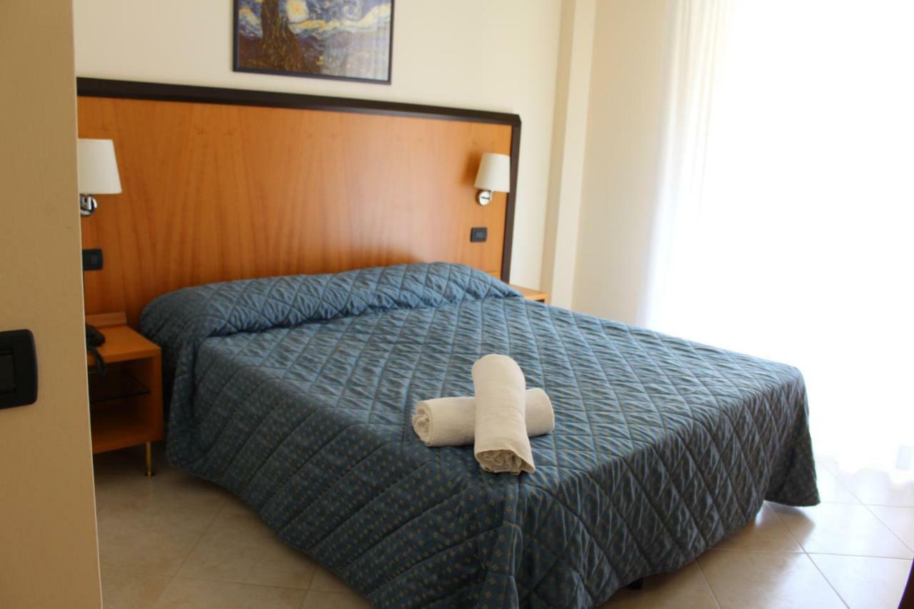 Hotel Mare Azzurro Terracina Dış mekan fotoğraf