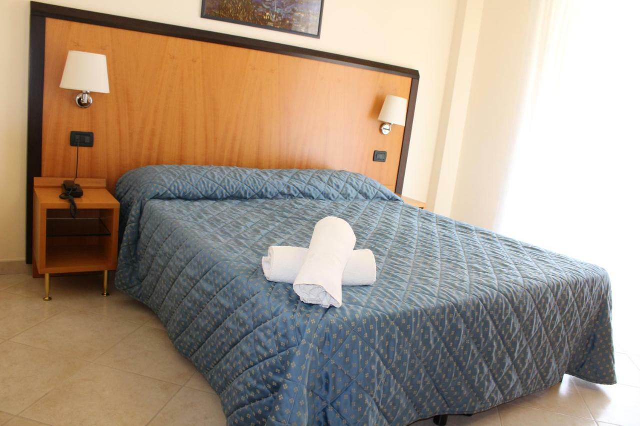 Hotel Mare Azzurro Terracina Dış mekan fotoğraf