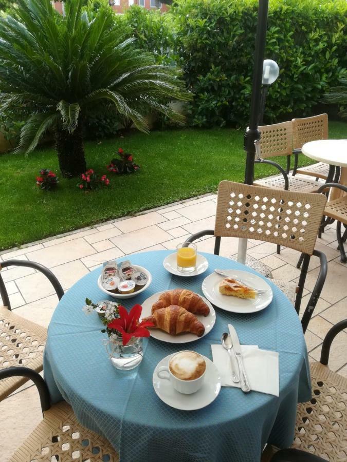Hotel Mare Azzurro Terracina Dış mekan fotoğraf